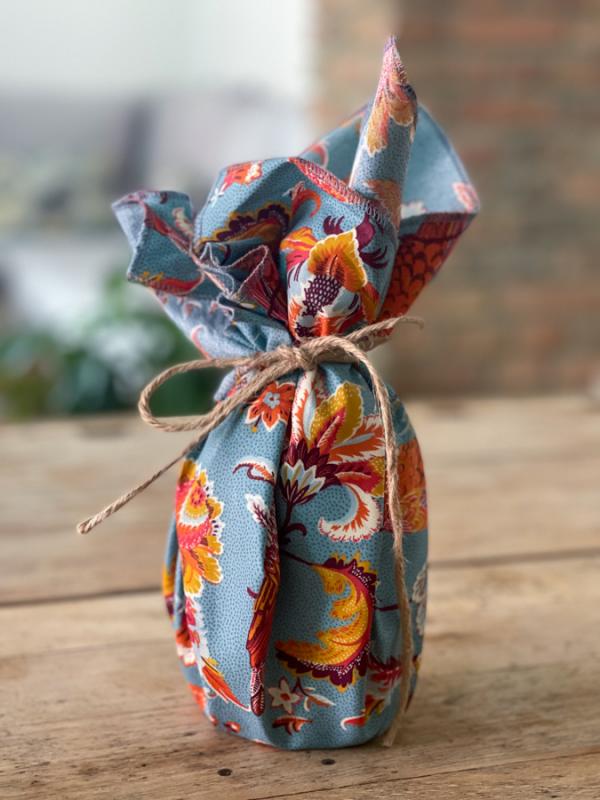 Give away now sustainably with gift wrapping paper made of fabric