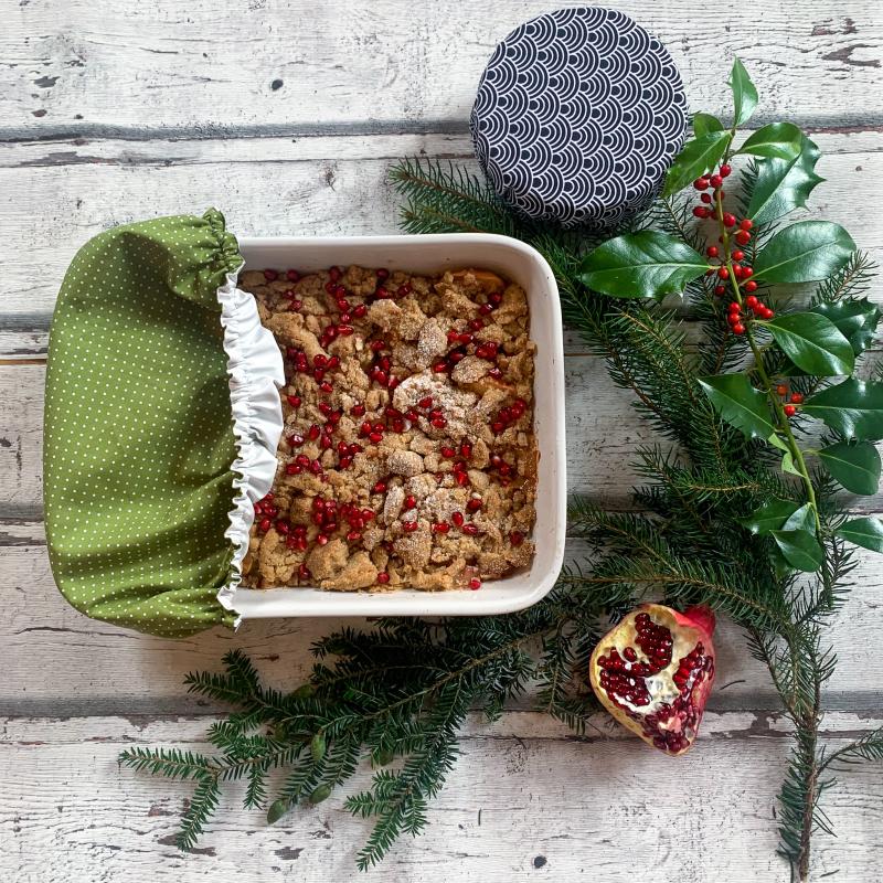 Our washable food hoods for casseroles are, like our round Food Hoods, a practical alternative to disposable products such as cling film. Environmentally friendly and easy to use. Just pull the hood over a square bowl or casserole or baking dish.